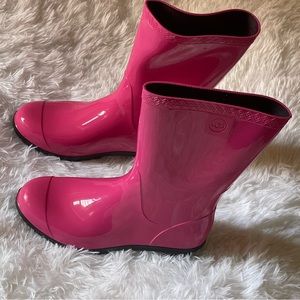 Pretty Lill girls Loveeee Pink and what season will it not rain ?!